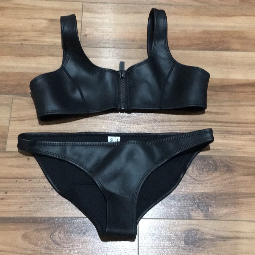 Hoaka swimwear black